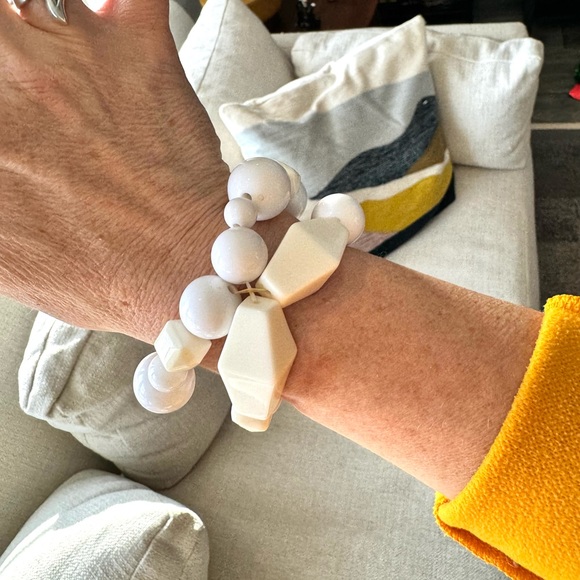 Subversive Large Lucite Beaded Stretch Bracelet - Picture 3 of 14